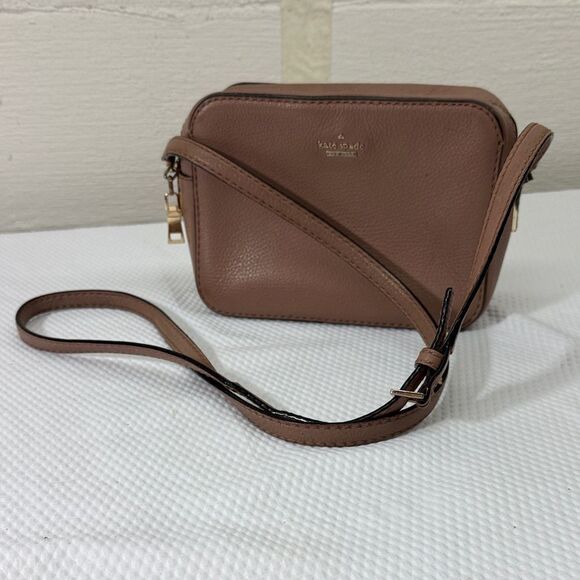 kate spade Handbags - Kate Spade Tan Crossbody Bag